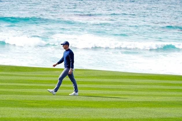 PEBBLE BEACH, CA - FEBRUARY 02: PGA, Golf Herren golfer Rory McIlroy walks the 10th hole during the AT&T Pebble Beach Pro AM on February 2, 2025, at Pebble Beach Golf Links in Pebble Beach, California. (Photo by Brian Spurlock Icon Sportswire) GOLF: FEB 02 PGA AT&T Pebble Beach Pro-Am EDITORIAL USE ONLY Icon25020238