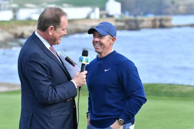 February 2, 2025, Pebble Beach, Ca, USA: Sportscaster Jim Nantz is seen during interview with winner Rory McIlroy on the green of home 18 afetr the final round of the AT&T Pebble Beach Pro-Am 2025 at Pebble Beach Golf Links on February 02, 2025 in Pebble Beach, California. Photo: Casey Flanigan imageSPACE Pebble Beach USA - ZUMAi237 20250202_zsa_i237_093 Copyright: xFlanigan Imagespacex