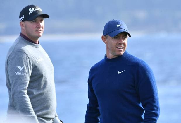 February 2, 2025, Pebble Beach, Ca, USA: Sepp Straka and Rory McIlroy are seen on the 18th hole during the final round of the AT&T Pebble Beach Pro-Am 2025 at Pebble Beach Golf Links on February 02, 2025 in Pebble Beach, California. Photo: Casey Flanigan imageSPACE Pebble Beach USA - ZUMAi237 20250202_zsa_i237_123 Copyright: xFlanigan Imagespacex