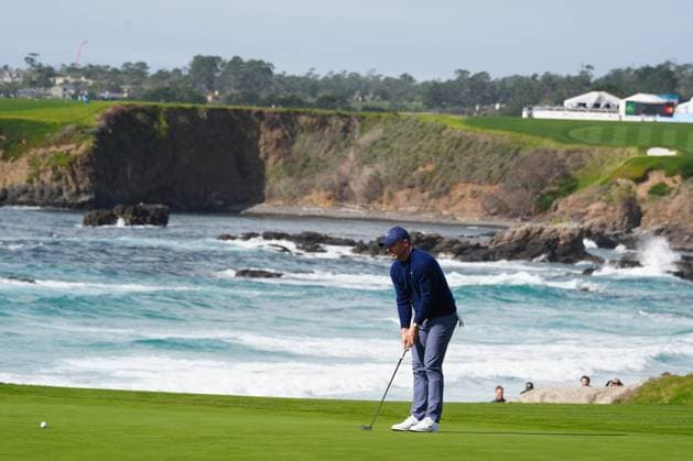 PEBBLE BEACH, CA - FEBRUARY 02: PGA, Golf Herren golfer Rory McIlroy putts on the 10th hole during the AT&T Pebble Beach Pro AM on February 2, 2025, at Pebble Beach Golf Links in Pebble Beach, California. (Photo by Brian Spurlock Icon Sportswire) GOLF: FEB 02 PGA AT&T Pebble Beach Pro-Am EDITORIAL USE ONLY Icon25020249
