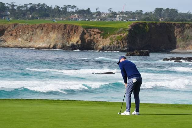 PEBBLE BEACH, CA - FEBRUARY 02: PGA, Golf Herren golfer Rory McIlroy putts on the 10th hole during the AT&T Pebble Beach Pro AM on February 2, 2025, at Pebble Beach Golf Links in Pebble Beach, California. (Photo by Brian Spurlock Icon Sportswire) GOLF: FEB 02 PGA AT&T Pebble Beach Pro-Am EDITORIAL USE ONLY Icon25020251