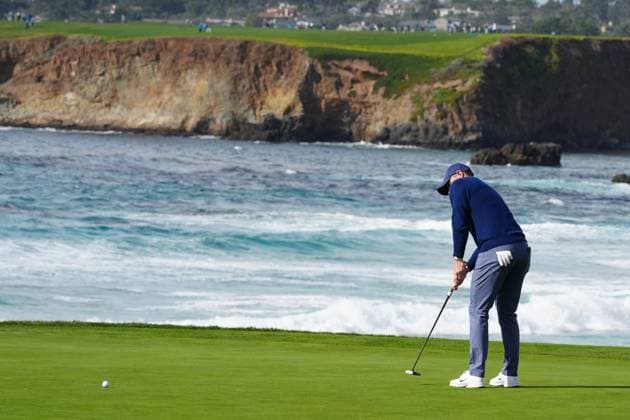 PEBBLE BEACH, CA - FEBRUARY 02: PGA, Golf Herren golfer Rory McIlroy putts on the 10th hole during the AT&T Pebble Beach Pro AM on February 2, 2025, at Pebble Beach Golf Links in Pebble Beach, California. (Photo by Brian Spurlock Icon Sportswire) GOLF: FEB 02 PGA AT&T Pebble Beach Pro-Am EDITORIAL USE ONLY Icon25020252