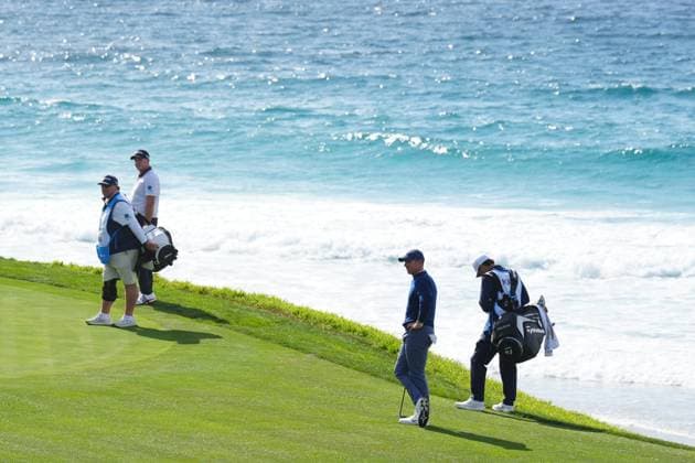 PEBBLE BEACH, CA - FEBRUARY 02: PGA, Golf Herren golfers Rory McIlroy and Sepp Straka wait to putt on the 10th hole during the AT&T Pebble Beach Pro AM on February 2, 2025, at Pebble Beach Golf Links in Pebble Beach, California. (Photo by Brian Spurlock Icon Sportswire) GOLF: FEB 02 PGA AT&T Pebble Beach Pro-Am EDITORIAL USE ONLY Icon25020253