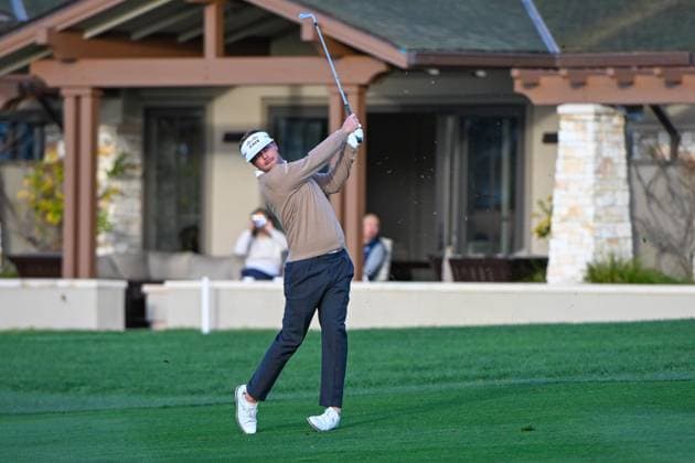 PEBBLE BEACH, CA - FEBRUARY 02: Keith Mitchell (USA) watdches his approach shot on 1 during the final round of the AT&T Pebble Beach Pro-Am at Pebble Beach Golf Links on February 2, 2025, in Pebble Beach, California. (Photo by Ken Murray Icon Sportswire) GOLF: FEB 02 PGA, Golf Herren AT&T Pebble Beach Pro-Am EDITORIAL USE ONLY Icon250202003