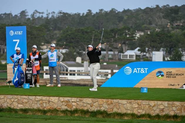 PEBBLE BEACH, CA - FEBRUARY 02: Davis Thompson (USA) watches his tee shot on 7 during the final round of the AT&T Pebble Beach Pro-Am at Pebble Beach Golf Links on February 2, 2025, in Pebble Beach, California. (Photo by Ken Murray Icon Sportswire) GOLF: FEB 02 PGA, Golf Herren AT&T Pebble Beach Pro-Am EDITORIAL USE ONLY Icon250202014