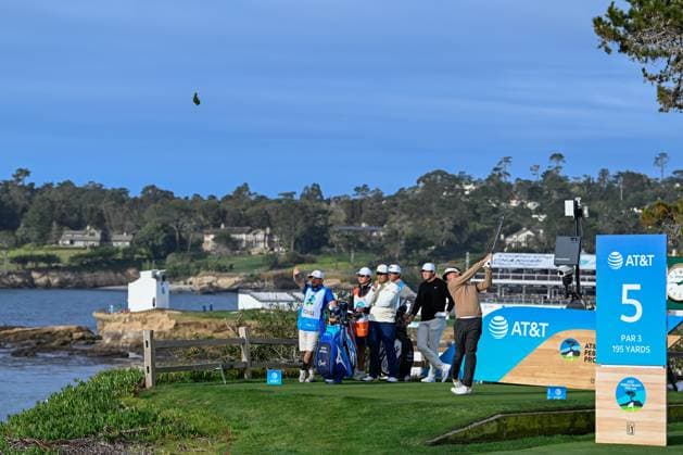 PEBBLE BEACH, CA - FEBRUARY 02: Keith Mitchell (USA) watches his tee shot on 5 during the final round of the AT&T Pebble Beach Pro-Am at Pebble Beach Golf Links on February 2, 2025, in Pebble Beach, California. (Photo by Ken Murray Icon Sportswire) GOLF: FEB 02 PGA, Golf Herren AT&T Pebble Beach Pro-Am EDITORIAL USE ONLY Icon250202018