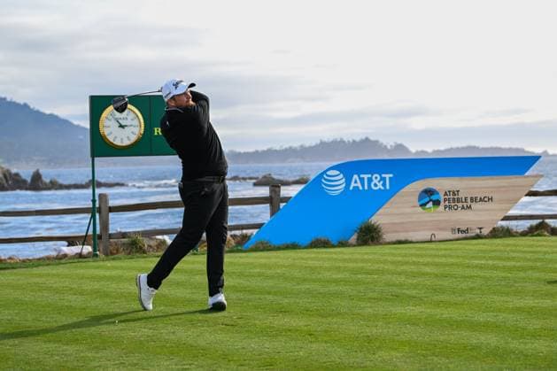 PEBBLE BEACH, CA - FEBRUARY 02: Shane Lowry (IRL)watches his tee shot on 18 during the final round of the AT&T Pebble Beach Pro-Am at Pebble Beach Golf Links on February 2, 2025, in Pebble Beach, California. (Photo by Ken Murray Icon Sportswire) GOLF: FEB 02 PGA, Golf Herren AT&T Pebble Beach Pro-Am EDITORIAL USE ONLY Icon250202024