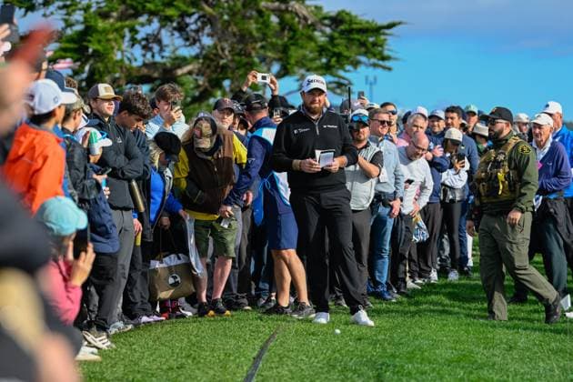 PEBBLE BEACH, CA - FEBRUARY 02: Shane Lowry (IRL) looks over his second shot on 18 during the final round of the AT&T Pebble Beach Pro-Am at Pebble Beach Golf Links on February 2, 2025, in Pebble Beach, California. (Photo by Ken Murray Icon Sportswire) GOLF: FEB 02 PGA, Golf Herren AT&T Pebble Beach Pro-Am EDITORIAL USE ONLY Icon250202027