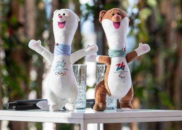 Milano Cortina 2026, Maskottchen Tina und Milo Tina and Milo, the official mascots of the Milano Cortina 2026 Winter Olympic during the press conference, PK, Pressekonferenz to Winter Olympic in Prague, Czech Republic, February 3, 2025. (CTKxPhoto MichaelaxRihova) CTKPhotoP2025020303572  CTKPhotoP2025020303572