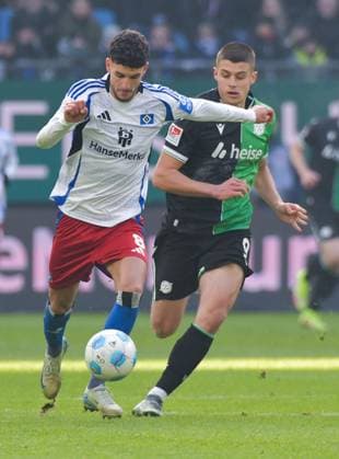 02 02 2025, xblx, Soccer 2 Bundesliga, Hamburger SV Hannover 96 v l Daniel Elfadli Hamburg, HSV, Hamburger SV , Nicolo Tresoldi Hannover 96 DFL DFB REGULATIONS PROHIBIT ANY USE OF PHOTOGRAPHS as IMAGE SEQUENCES and or QUASI VIDEO Hamburg