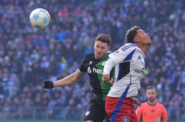 02 02 2025, xblx, Soccer 2 Bundesliga, Hamburger SV Hannover 96 v l Enzo Leopold Hannover 96 , Ransford Yeboah Königsdoerffer Koenigsdoerffer Hamburg, HSV, Hamburger SV DFL DFB REGULATIONS PROHIBIT ANY USE OF PHOTOGRAPHS as IMAGE SEQUENCES and or QUASI VIDEO Hamburg