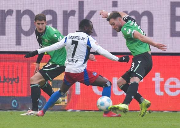 02 02 2025, xblx, Fussball 2 Bundesliga, Hamburger SV Hannover 96 v l Phil Neumann Hannover 96 , Jean Luc Dompe Hamburg, HSV, Hamburger SV , Boris Tomiak Hannover 96 DFL DFB REGULATIONS PROHIBIT ANY USE OF PHOTOGRAPHS as IMAGE SEQUENCES and or QUASI VIDEO Hamburg
