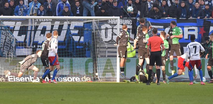 02 02 2025, xblx, Fußball 2 Bundesliga, Hamburger SV Hannover 96 v l Jean Luc Dompe Hamburg, HSV, Hamburger SV , Goal scored, Tor zum 2 2 DFL DFB REGULATIONS PROHIBIT ANY USE OF PHOTOGRAPHS as IMAGE SEQUENCES and or QUASI VIDEO Hamburg