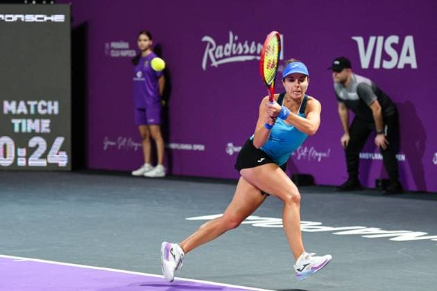 Transylvania Open 2025 - WTA, Tennis Damen 250 Tournament - Day 1 Viktoriya Tomova competes during the round of 32 of the Transylvania Open 2025, a WTA250 Tournament, at BT Arena in Cluj-Napoca, Romania, on February 3, 2025 Cluj-Napoca Romania  Copyright: xFlaviuxBuboix originalFilename:buboi-notitle250203_npcTF.jpg