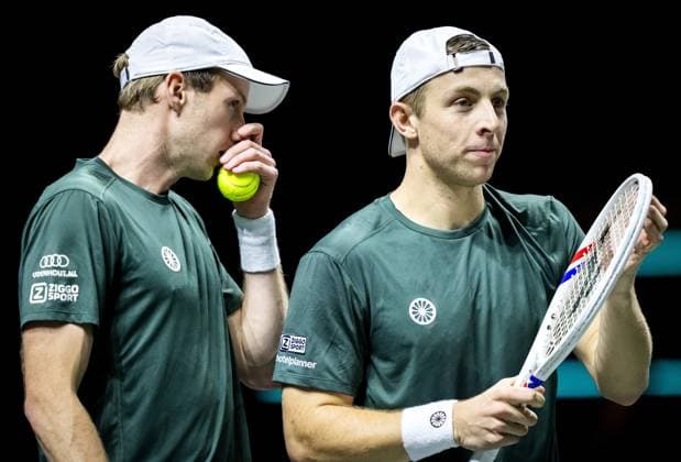 ROTTERDAM - Botic van de Zandschulp (NED) and Tallon Griekspoor (NED) in action against Kevin Krawietz (GER) Tim Puetz (GER) on the first day of the ABN AMRO Open tennis tournament in Ahoy. ANP SANDER KING ABN AMRO Open - Day One 2025 xVIxANPxSportx xxANPxIVx 519071183 originalFilename: 519071183.jpg