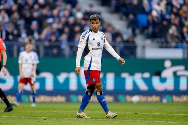 Hamburg, February 2, 2025 Football, 2 Bundesliga 2024 25, Hamburger SV Hannover 96 Ransford Yeboah Königsdörffer Hamburger SV, 11 DFL REGULATIONS PROHIBIT ANY USE OF PHOTOGRAPHS AS IMAGE SEQUENCES AND OR QUASI VIDEO