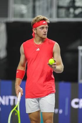 FRISCO, TX - FEBRUARY 03: Alejandro Davidovich Fokina (ESP) prepares to serve during the first round of the Dallas Open on February 3, 2025, at Ford Center at The Star in Frisco, TX. (Photo by George Walker Icon Sportswire) TENNIS: FEB 03 Dallas Open EDITORIAL USE ONLY Icon250203027