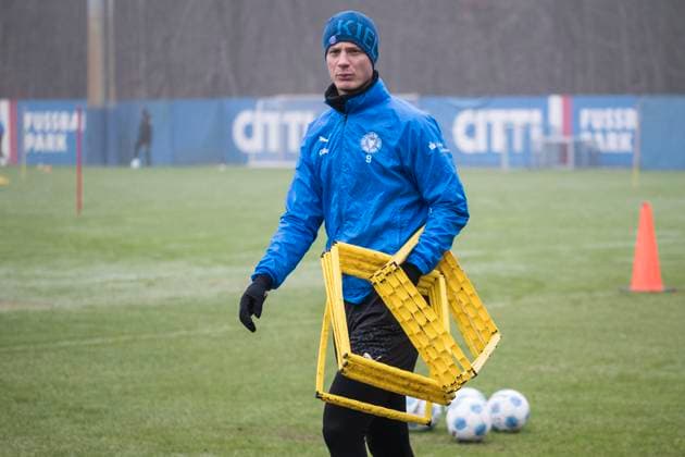 04.02.2025, Fußball, Herren, 1.BL, Saison 2024 2025, Training Holstein Kiel Patrick Erras im Aufbautraining erstmals wieder auf dem Platz seit Gehirnerschütterung Kiel Projensdorf, Trainigsplatz, Kuns Schleswig-Holstein Deutschland *** 04 02 2025, Football, Men, 1 BL, Season 2024 2025, Training Holstein Kiel Patrick Erras back on the pitch in recovery training for the first time since concussion Kiel Projensdorf, Training ground, Kuns Schleswig Holstein Germany