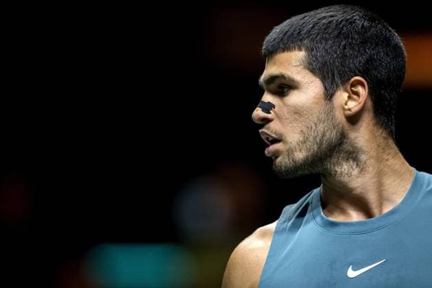 ROTTERDAM - Carlos Alcaraz (ESP) in action against Botic van de Zandschulp (NED) on the second day of the ABN AMRO Open tennis tournament in Ahoy. ANP SANDER KING ABN AMRO Open - Day Two 2025 xVIxANPxSportx xxANPxIVx 519137866 originalFilename: 519137866.jpg