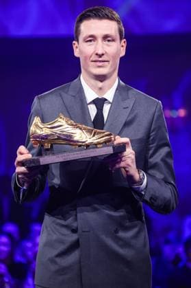 Club s Hans Vanaken celebrates after winning the Golden Shoe at the 71st edition of the Golden Shoe award ceremony, in Middelkerke, Tuesday 04 February 2025. The Golden Shoe (Gouden Schoen Soulier d Or) is an award for the best soccer player of the Belgian Jupiler Pro League championship during the calendar year 2024. VIRGINIExLEFOUR x111767172x