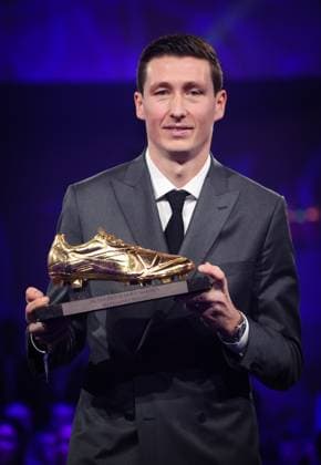 Club s Hans Vanaken celebrates after winning the Golden Shoe at the 71st edition of the Golden Shoe award ceremony, in Middelkerke, Tuesday 04 February 2025. The Golden Shoe (Gouden Schoen Soulier d Or) is an award for the best soccer player of the Belgian Jupiler Pro League championship during the calendar year 2024. VIRGINIExLEFOUR x111767988x