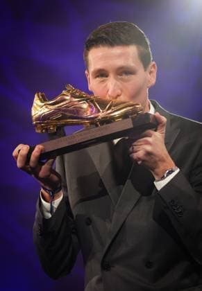Club s Hans Vanaken celebrates after winning the Golden Shoe at the 71st edition of the Golden Shoe award ceremony, in Middelkerke, Tuesday 04 February 2025. The Golden Shoe (Gouden Schoen Soulier d Or) is an award for the best soccer player of the Belgian Jupiler Pro League championship during the calendar year 2024. VIRGINIExLEFOUR x111768301x