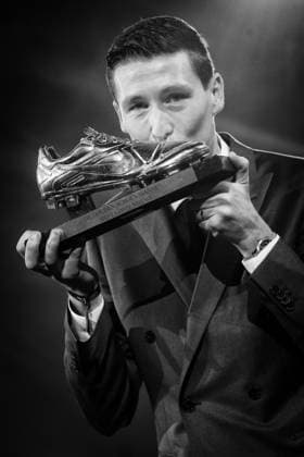 Club s Hans Vanaken celebrates after winning the Golden Shoe at the 71st edition of the Golden Shoe award ceremony, in Middelkerke, Tuesday 04 February 2025. The Golden Shoe (Gouden Schoen Soulier d Or) is an award for the best soccer player of the Belgian Jupiler Pro League championship during the calendar year 2024. VIRGINIExLEFOUR x111768644x
