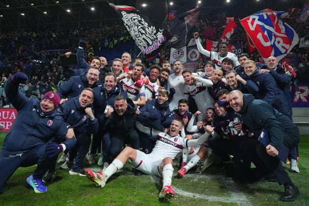 Bilder des Jahres 2025, Sport 02 Februar Sport Themen der Woche KW06 Sport Bilder des Tages Bologna s players celebrate winning the match during the Italy Cup Frecciarossa soccer match between Atalanta and Bologna at Gewiss Stadium in Bergamo , North Italy - tuesday , February 4 , 2025 . - Soccer .  Copyright: xSpada LaPressex