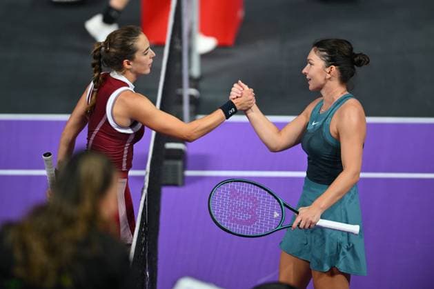 Simona Halep - Lucia Bronzetti, Transylvania Open 2025 Simona Halep of Romania competes against Lucia Bronzetti of Italy during the WTA, Tennis Damen Tour Transylvania Open singles match in Cluj Napoca, Romania, on February 4, 2025. Cluj-Napoca Romania  Copyright: xAlexxNicodimx originalFilename:nicodim-clujnapo250204_np6oI.jpg