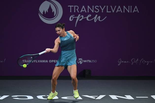 Simona Halep - Lucia Bronzetti, Transylvania Open 2025 Simona Halep of Romania competes against Lucia Bronzetti of Italy during the WTA, Tennis Damen Tour Transylvania Open singles match in Cluj Napoca, Romania, on February 4, 2025. Cluj-Napoca Romania  Copyright: xAlexxNicodimx originalFilename:nicodim-clujnapo250204_npaHS.jpg