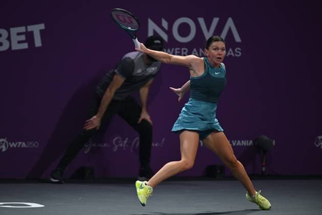 Simona Halep - Lucia Bronzetti, Transylvania Open 2025 Simona Halep of Romania competes against Lucia Bronzetti of Italy during the WTA, Tennis Damen Tour Transylvania Open singles match in Cluj Napoca, Romania, on February 4, 2025. Cluj-Napoca Romania  Copyright: xAlexxNicodimx originalFilename:nicodim-clujnapo250204_npKbj.jpg