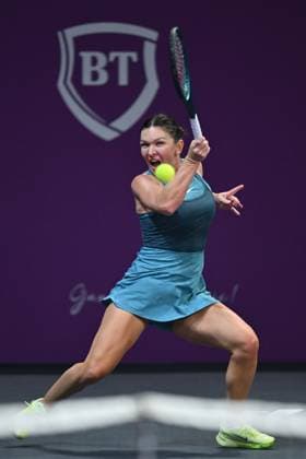 Simona Halep - Lucia Bronzetti, Transylvania Open 2025 Simona Halep of Romania competes against Lucia Bronzetti of Italy during the WTA, Tennis Damen Tour Transylvania Open singles match in Cluj Napoca, Romania, on February 4, 2025. Cluj-Napoca Romania  Copyright: xAlexxNicodimx originalFilename:nicodim-clujnapo250204_np24w.jpg
