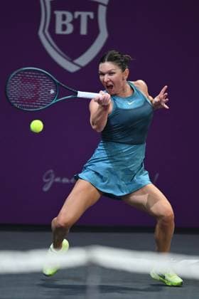 Simona Halep - Lucia Bronzetti, Transylvania Open 2025 Simona Halep of Romania competes against Lucia Bronzetti of Italy during the WTA, Tennis Damen Tour Transylvania Open singles match in Cluj Napoca, Romania, on February 4, 2025. Cluj-Napoca Romania  Copyright: xAlexxNicodimx originalFilename:nicodim-clujnapo250204_npNep.jpg