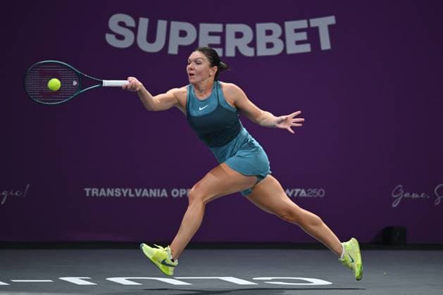 Simona Halep - Lucia Bronzetti, Transylvania Open 2025 Simona Halep of Romania competes against Lucia Bronzetti of Italy during the WTA, Tennis Damen Tour Transylvania Open singles match in Cluj Napoca, Romania, on February 4, 2025. Cluj-Napoca Romania  Copyright: xAlexxNicodimx originalFilename:nicodim-clujnapo250204_np8Sh.jpg
