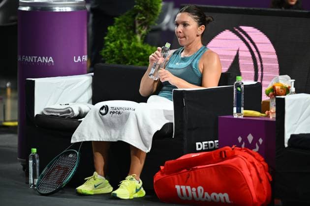 Simona Halep - Lucia Bronzetti, Transylvania Open 2025 Simona Halep of Romania competes against Lucia Bronzetti of Italy during the WTA, Tennis Damen Tour Transylvania Open singles match in Cluj Napoca, Romania, on February 4, 2025. Cluj-Napoca Romania  Copyright: xAlexxNicodimx originalFilename:nicodim-clujnapo250204_npnmY.jpg