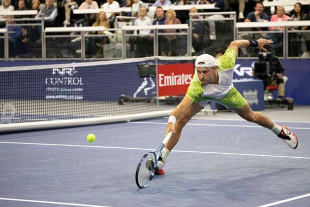 February 4, 2025, Frisco, Texas, USA: JAMES DUCKWORTH (AUS) returns with a backhand in a singles match against CASPER RUUD (NOR) during day four of the 2025 Dallas Open at the Star in Frisco, TX. CASPER RUUD (NOR) defeated JAMES DUCKWORTH (AUS), 7:5, 4:6, 6:2. Frisco USA - ZUMAh193 20250204_zsp_h193_022 Copyright: xDanielxMcGregor-Huyerx