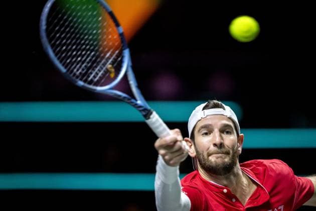 ROTTERDAM - Andrea Vavassori (ITA) in action against Felix Auger-Aliassime (CAN) on the third day of the ABN AMRO Open tennis tournament in Ahoy. ANP SANDER KING ABN AMRO Open - Day Three 2025 xVIxANPxSportx xxANPxIVx 519186733 originalFilename: 519186733.jpg