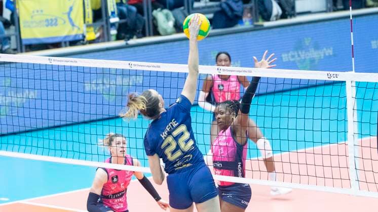 5 2 2025, Volleyball, Women, CEV Champions League Volley 2025, preliminary round, playoff, first leg, SSC Palmberg Schwerin Germany Pro Victoria Pallavolo Monza Italy Jaelyn Keene SSC Palmberg Schwerin, left against Ilari Pezzaniti Pro Victoria Pallavolo Monza, right Schwerin Palmberg Arena Mecklenburg-Vorpommern Germany