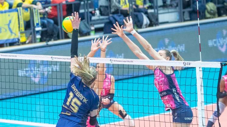 5 2 2025, Volleyball, Women, CEV Champions League Volley 2025, preliminary round, playoff, first leg, SSC Palmberg Schwerin Germany Pro Victoria Pallavolo Monza Italy Elles Dambrink SSC Palmberg Schwerin, left against Niks Daalderop Pro Victoria Pallavolo Monza, right Schwerin Palmberg Arena Mecklenburg-Vorpommern Germany
