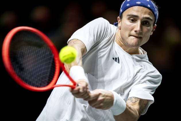 ROTTERDAM - Mattia Bellucci (ITA) in action against Daniil Medvedev (RUS) on the third day of the ABN AMRO Open tennis tournament in Ahoy. ANP SANDER KING ABN AMRO Open - Day Three 2025 xVIxANPxSportx xxANPxIVx 519204002 originalFilename: 519204002.jpg