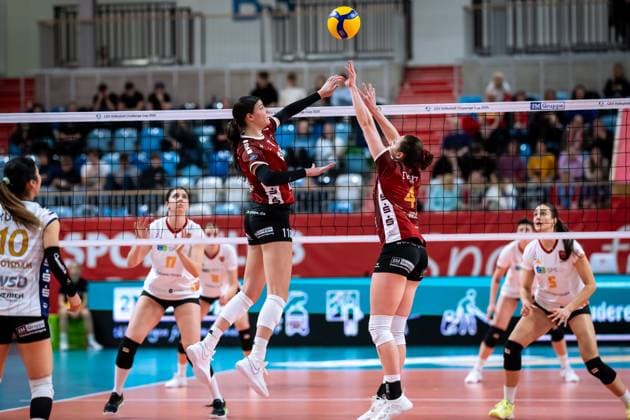 CEV Challenge Cup semi-final SC Potsdam Roma Volley 05 02 2025 CEV Challenge Cup SC Potsdam Roma Volley 4 SCP Jenna Ewert 11 SCP Sabrina Starks Copyright: xBEAUTIFULxSPORTS NicolxMarschallx
