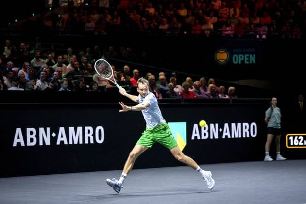 ROTTERDAM - Daniil Medvedev (RUS) in action against Mattia Bellucci (ITA) on the third day of the ABN AMRO Open tennis tournament in Ahoy. ANP SANDER KING ABN AMRO Open - Day Three 2025 xVIxANPxSportx xxANPxIVx 519205021 originalFilename: 519205021.jpg