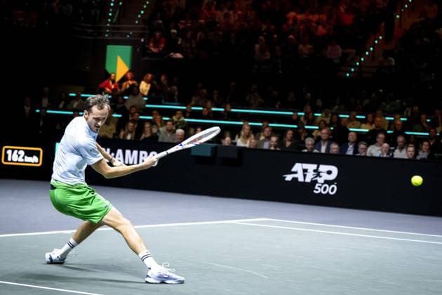 ROTTERDAM - Daniil Medvedev (RUS) in action against Mattia Bellucci (ITA) on the third day of the ABN AMRO Open tennis tournament in Ahoy. ANP SANDER KING ABN AMRO Open - Day Three 2025 xVIxANPxSportx xxANPxIVx 519205026 originalFilename: 519205026.jpg
