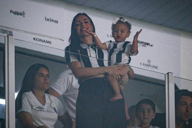Santos e Botafogo SANTOS, SP - 05.02.2025: SANTOS E BOTAFOGO - Bruna Biancardi during the match between Santos and Botafogo, valid for the seventh round of the 2025 São Paulo Football Championship, held at the Urbano Caldeira stadium (Vila Belmiro), Santos, city in the state of São Paulo, this Wednesday, February 5, 2025. (Photo: Anderson Lira Fotoarena) x2685243x  AndersonxLira