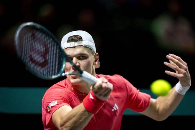 ROTTERDAM - Jakub Mensik (CZE) in action against Alex de Minaur (AUS) on the fourth day of the ABN AMRO Open tennis tournament in Ahoy. ANP SANDER KING ABN AMRO Open - Day Four 2025 xVIxANPxSportx xxANPxIVx 519259242 originalFilename: 519259242.jpg