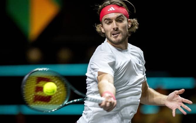ROTTERDAM - Stefanos Tsitsipas (GRE) in action against Tallon Griekspoor(NED) on the fourth day of the ABN AMRO Open tennis tournament in Ahoy. ANP SANDER KING ABN AMRO Open - Day Four 2025 xVIxANPxSportx xxANPxIVx 519265456 originalFilename: 519265456.jpg