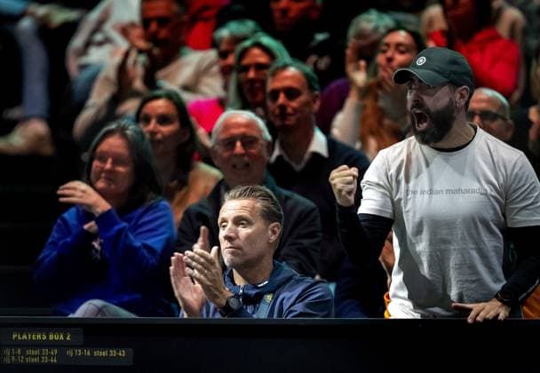 ROTTERDAM - Coach Dennis Sporrel (m) of Tallon Griekspoor (NED) in the match against Stefanos Tsitsipas (GRE) on the fourth day of the ABN AMRO Open tennis tournament in Ahoy. ANP SANDER KING ABN AMRO Open - Day Four 2025 xVIxANPxSportx xxANPxIVx 519273987 originalFilename: 519273987.jpg