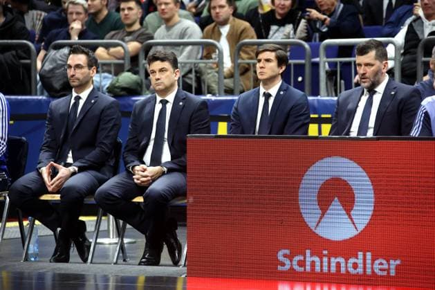 DEU, EuroLeague, ALBA vs Belgrade, 06 02 2025, Uber Arena, Berlin, DEU, EuroLeague, ALBA vs Belgrade, in the picture ALBA coaches bench, CHIEF COACH ISRAEL GONZALEZ ALBA Berlin , Thomas Paech ALBA Berlin , assistant coach Sebastian Trzcionka ALBA Berlin , co-coach Pedro Calles ALBA Berlin Photo Juergen Engler nordphoto GmbH nordphotoxGmbHx xEngler nph00076