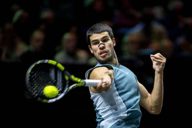 ROTTERDAM - Carlos Alcaraz (ESP) in action against Andrea Vavassori (ITA) on the fourth day of the ABN AMRO Open tennis tournament in Ahoy. ANP SANDER KING ABN AMRO Open - Day Four 2025 xVIxANPxSportx xxANPxIVx 519283357 originalFilename: 519283357.jpg