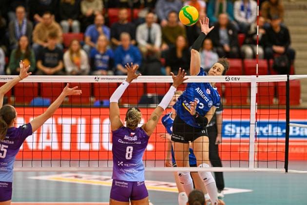 CEV CL Allianz MTV Stuttgart KS DevelopRes Rzeszów 06 02 2025 CEV, ChampionsLeague,, Volleyball, Women, Season 2024 25, Allianz MTV Stuttgart in blue , against KS DevelopRes Rzeszów Poland, in white purple , Maria Segura Palleres against 8 Sabrina De Jesus Machado, Copyright: xBEAUTIFULxSPORTS TomxBlochx